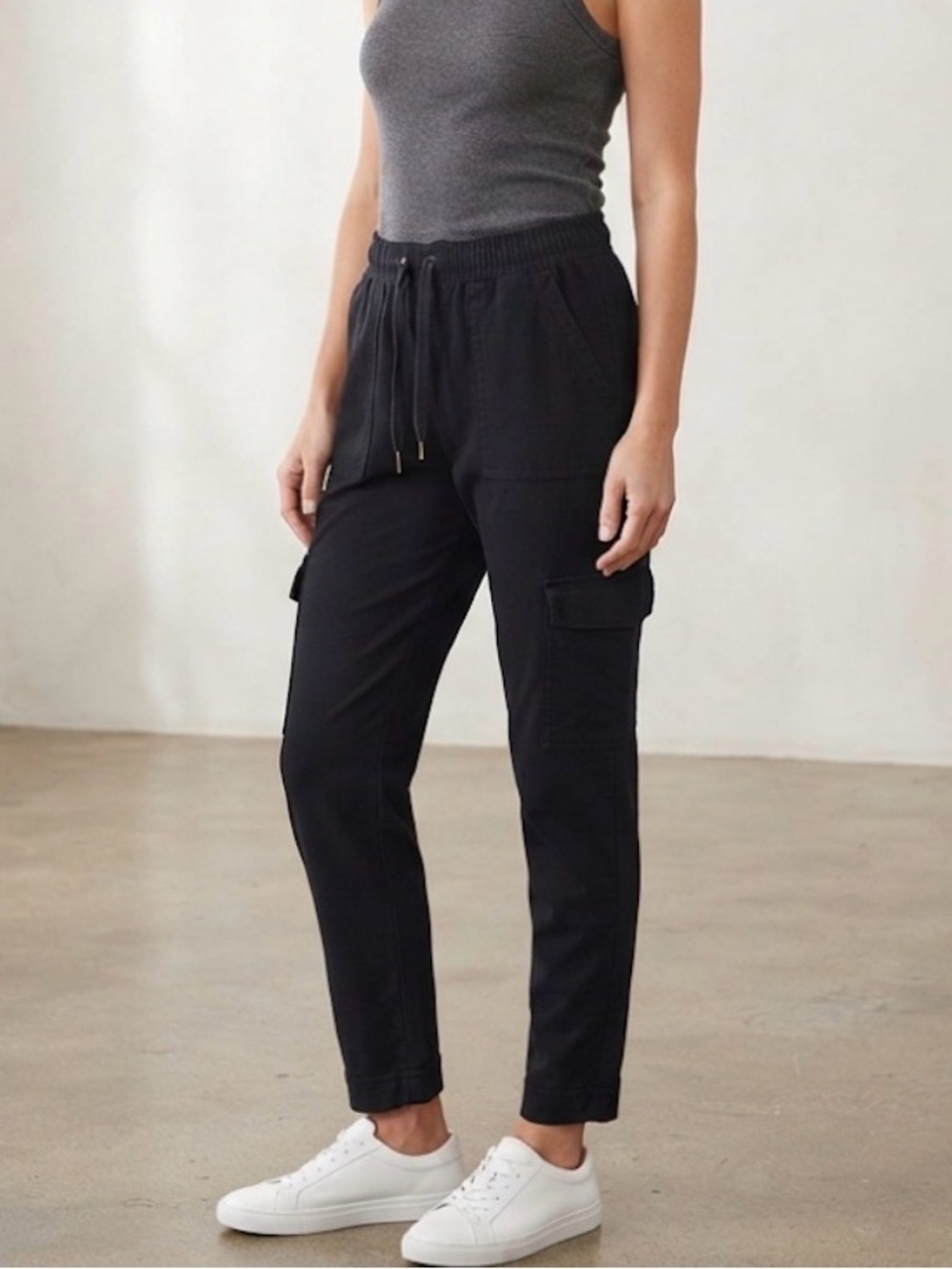 Banana Republic loose black joggers woman sides XS Petite